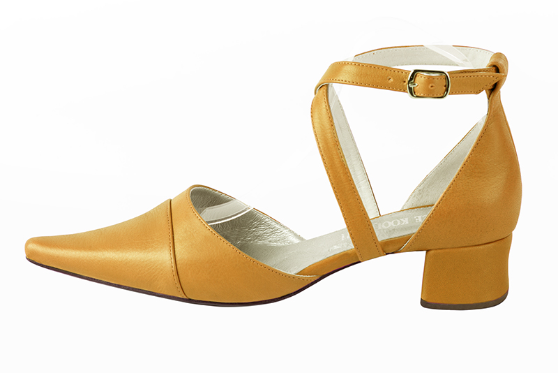 Mustard yellow women's open side shoes, with crossed straps. Pointed toe. Low flare heels. Profile view - Florence KOOIJMAN